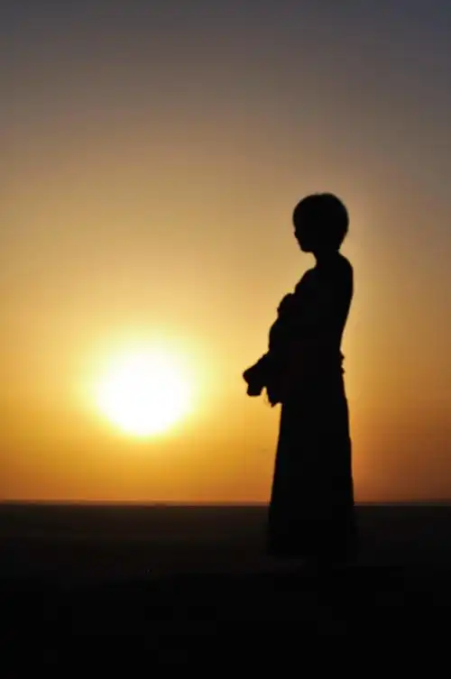 孤身一人从上海飞到新疆,从新疆一路搭车一路逛到敦煌.