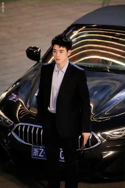 任豪林耀##妻子的新世界