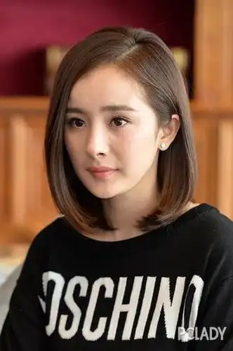 御姐幂变时髦咖杨幂靠百变lob头成功逆生长