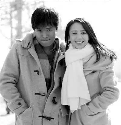 帖子主题:佟丽娅陈思成公开恋情,快乐家族感动的泪流满面 发表于:2012