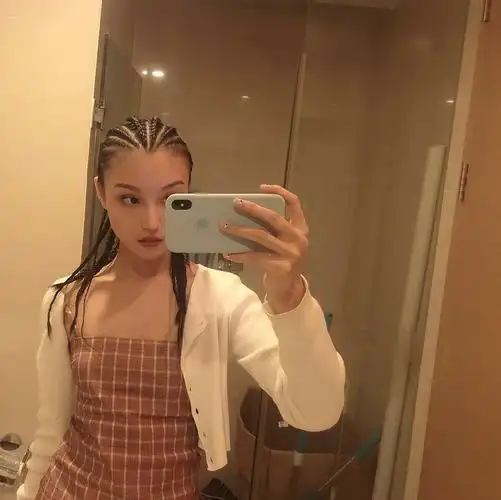 适合女生的短发脏辫半头脏辫