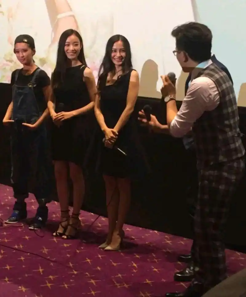 7米的倪妮碰上1.68米的angelababy,谁的身高在造假,可谓一目了然.