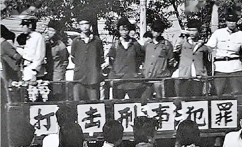 回顾一下1983年中国严打唐山市菜刀队50余人被枪决
