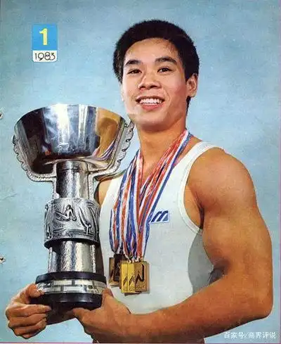 李宁当年有多火?去香港为梅艳芳颁奖,何鸿燊在台下静静听他唱歌