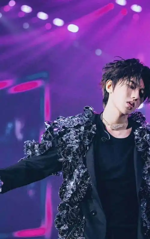 蔡徐坤诱j未成年?刘雨昕预定塌房?沈月王敬轩真情侣?赵丽颖商务虐?