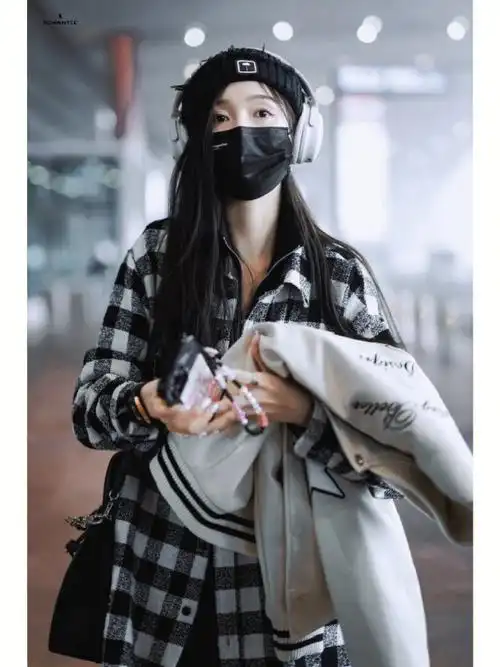 吴宣仪机场私服穿搭