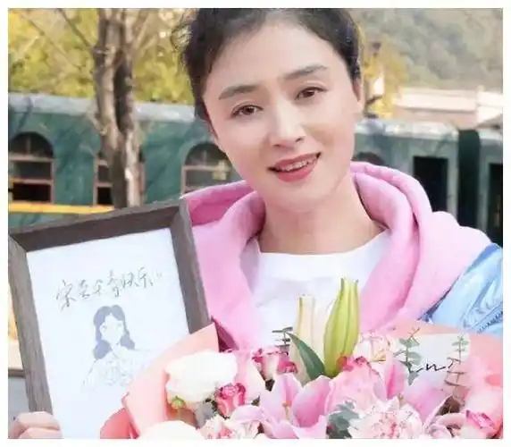 和蒋欣差不多年龄段的刘涛,章子怡等女演员也面临着类似的选择.