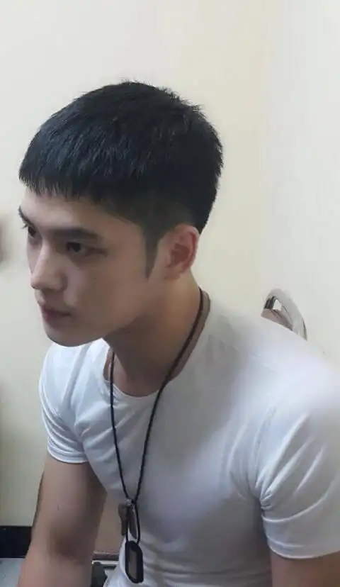 短寸检验真帅哥金在中入伍后的新发型小平头怎么样