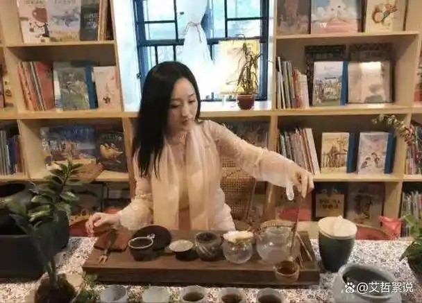 52岁杨钰莹的"豪宅"火了:繁花绿意,犬影相伴,太治愈