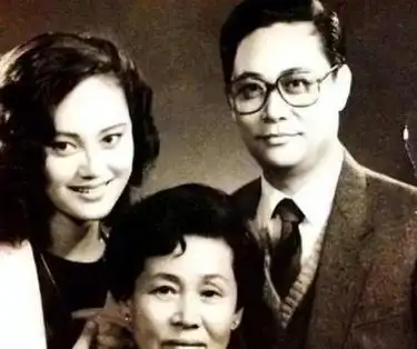 宋佳嫁大21岁老公丈夫患病后提出离婚如今再嫁外国富豪开店