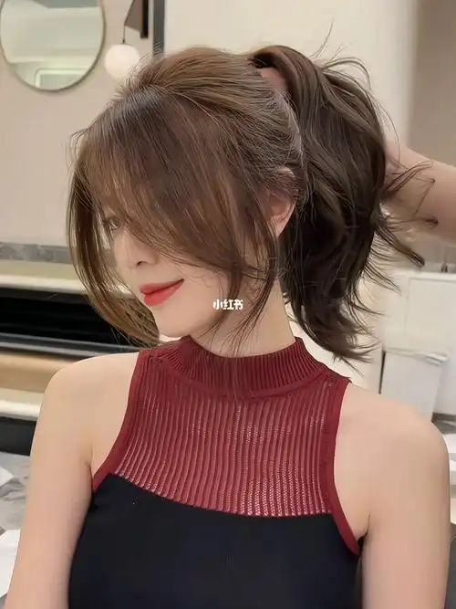 05韩式八字刘海:顾名思义,八字形刘海弯向两侧优点圆脸,都可以要