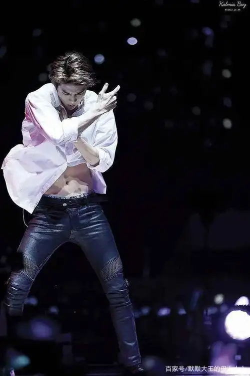 exo吴世勋腹肌照分享,别再假惺惺告诉我你只爱他的才华