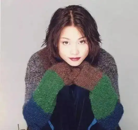 两次拒绝李宗盛,和王菲抗衡的天后终于回归,演唱会却被骂退票