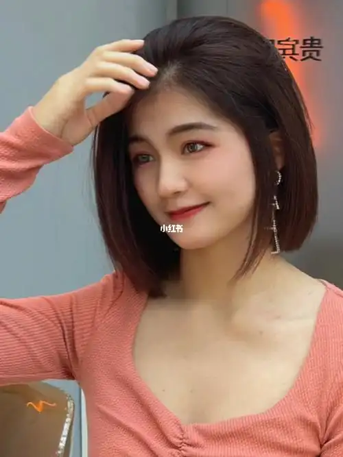 方脸女生也适合短发