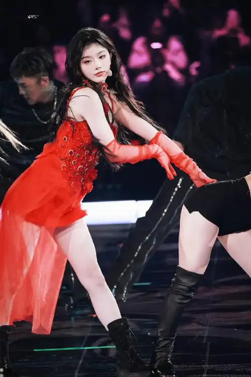 孔雪儿舞台上的红玫瑰