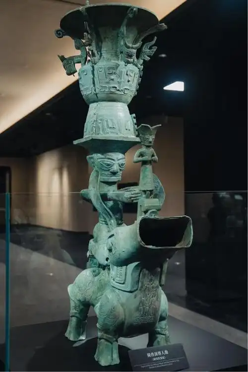 三星堆博物馆新馆今日试运行近600件文物首次亮相