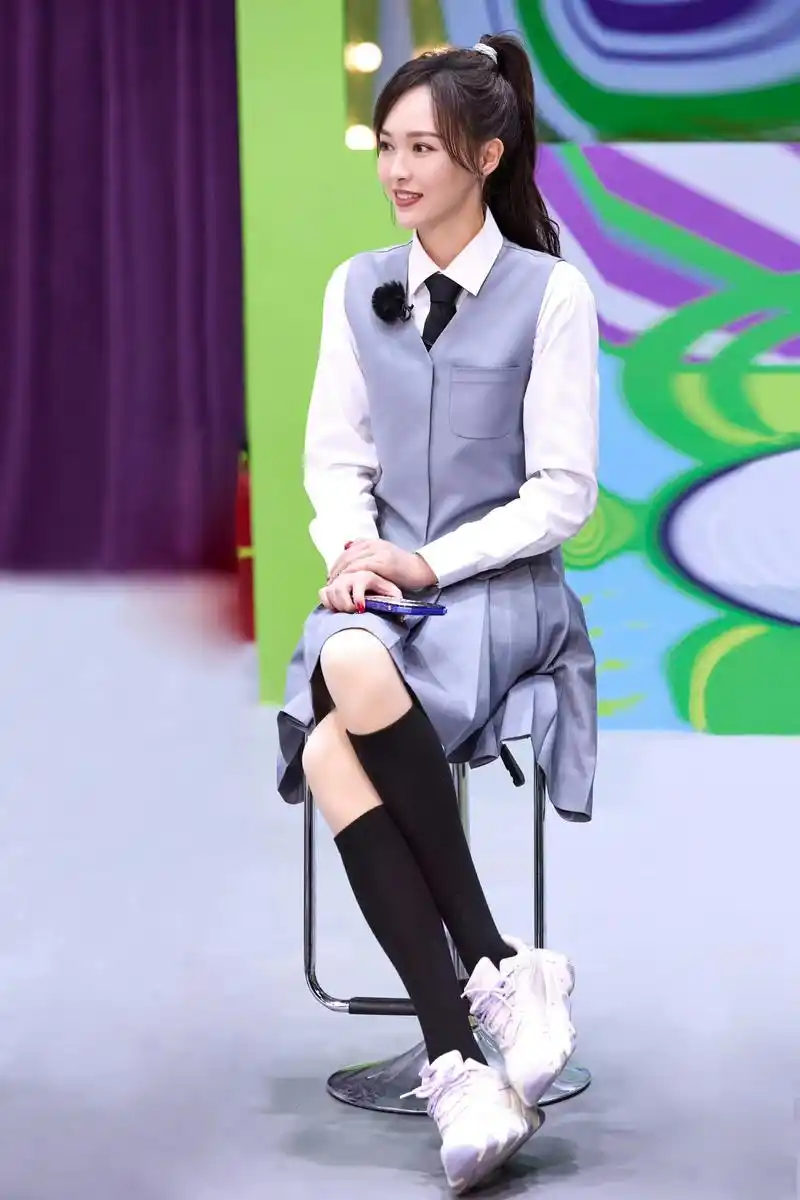 唐嫣穿学院风好美