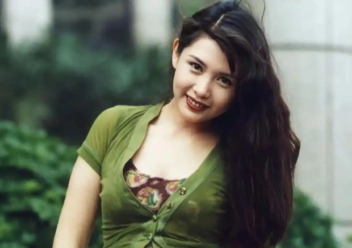 "大众情人"邱淑贞:和导演王晶相恋10年,分手后为何嫁入豪门?