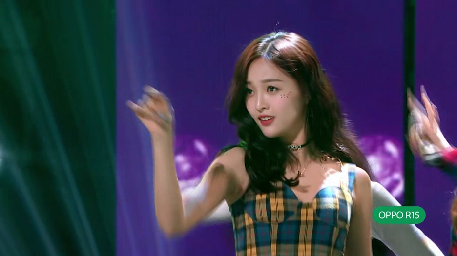 《创造101》吴宣仪带队演绎我又初恋了,这简直就是甜蜜暴击