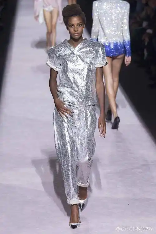 模特走秀优雅的艺术表现