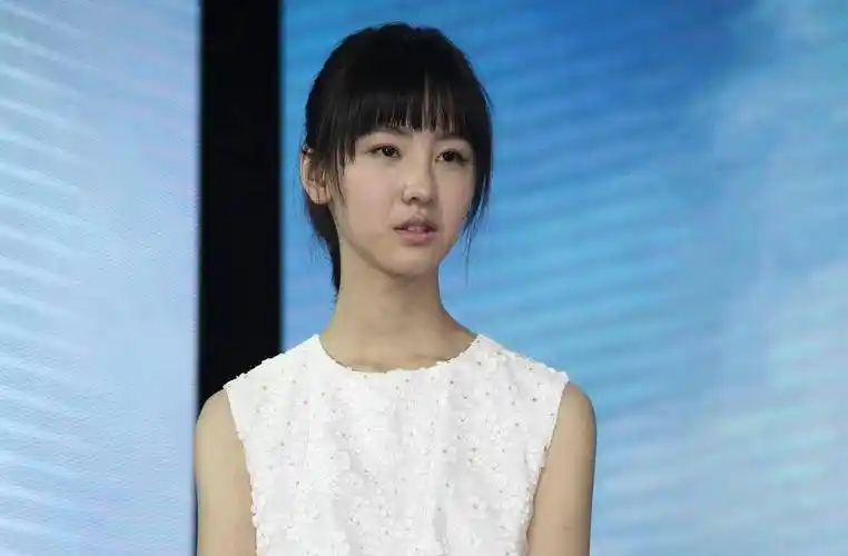 没想到,在《左耳》中扮演"小耳朵"的陈都灵竟是南航的"学霸"_工程