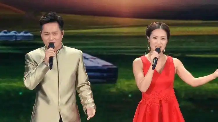 云飞携手云朵合唱《天路》,一开口惊艳全场,太好听了!