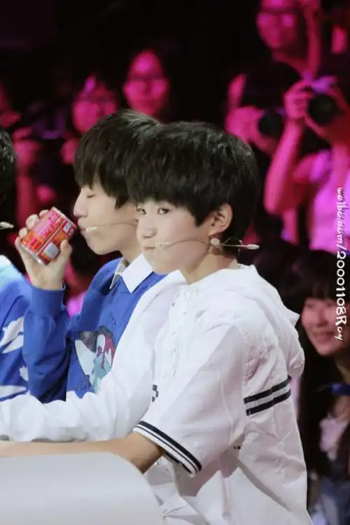 王源# #tfboys王源# 140828 年代秀录制 愿你的世界永远清澈透