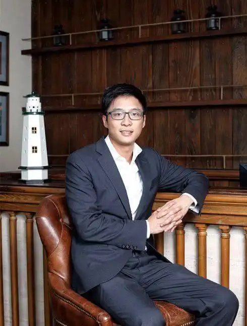 港媒拍图氛围满分霍启山成豪门第一帅却情断章子怡