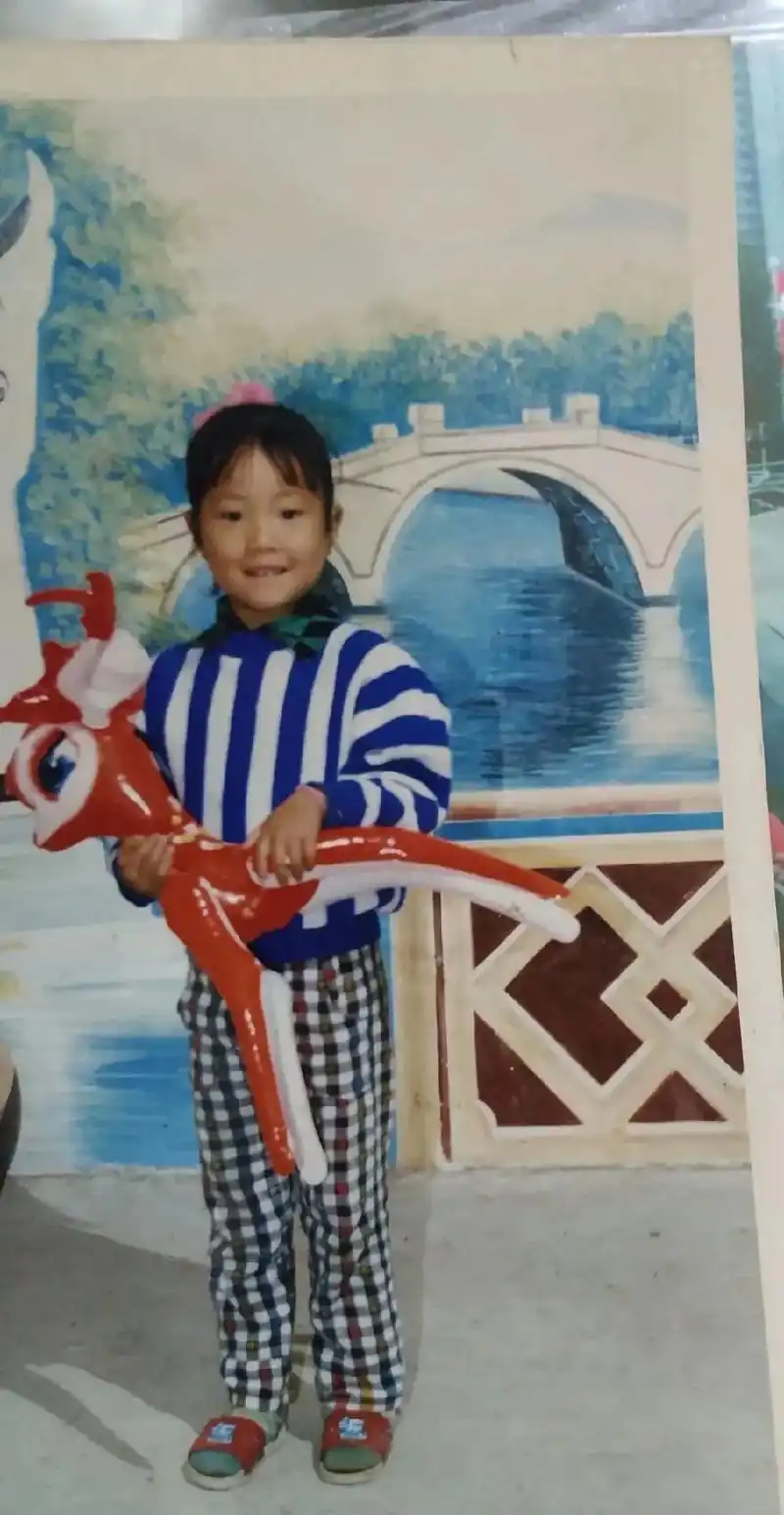 小时候照片集合#小时候我长这样 #每一张照片都是满满的回忆  - 抖音