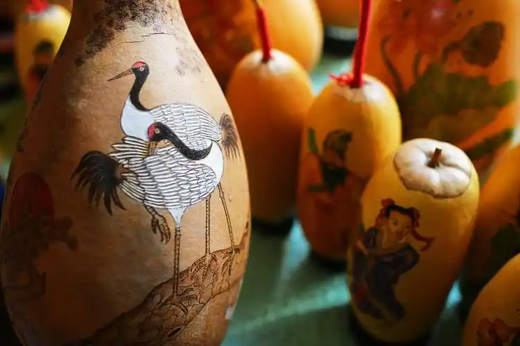 民间手艺人葫芦烙画"迎春"