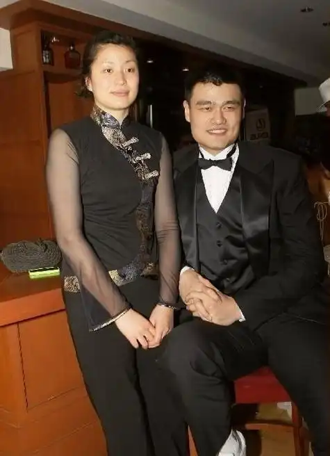 身高2米26重400斤的姚明,妻子叶莉表示压力很大但很幸福!