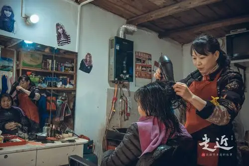 纪实—走近即将消失的老理发店,探寻綦江美发60年的变迁!