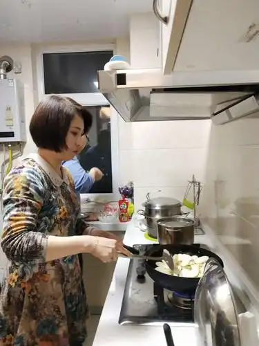 美女主厨:做饭的样子更妩媚