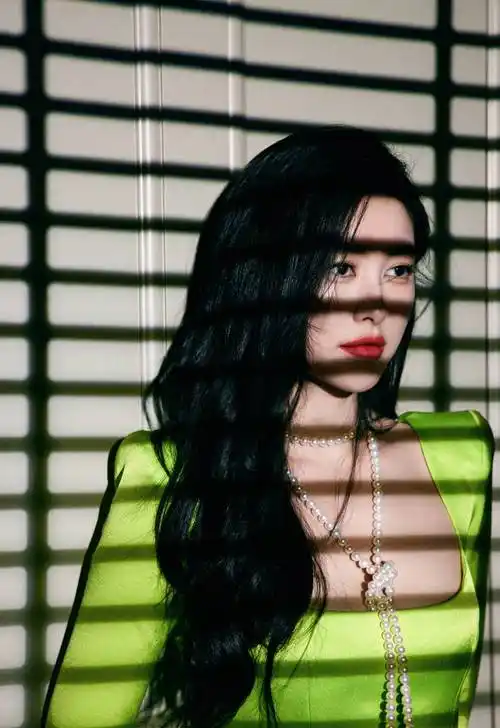 朱珠绿衣写真大秀s曲线身材!雪肤玉貌风情万种性感妩媚