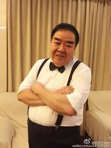 67岁郑则仕入行45年感慨 娱乐圈人情冷暖,曾欠债1700万仅一人援手