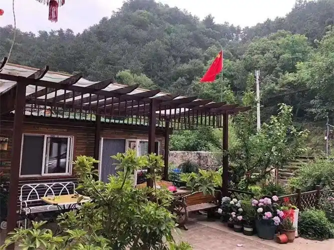 蓟县前干涧村鸿鹏农家院真正大山里的院子被翠绿包围的原生态