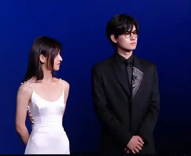 吴京马丽雷佳音等纷纷亮相,沈腾生病风波后消瘦_活动_张子枫_王一博