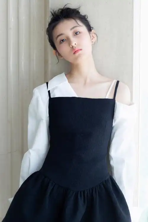 张子枫甜美性感活动写真图片