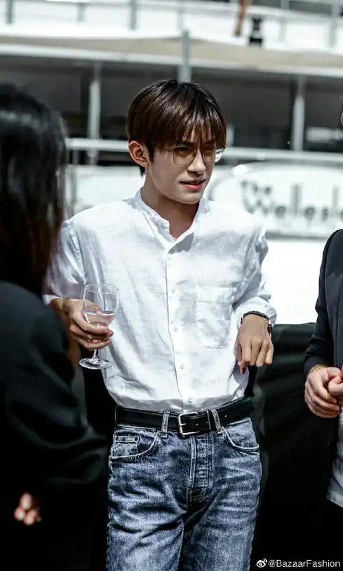 易烊千玺戛纳生图