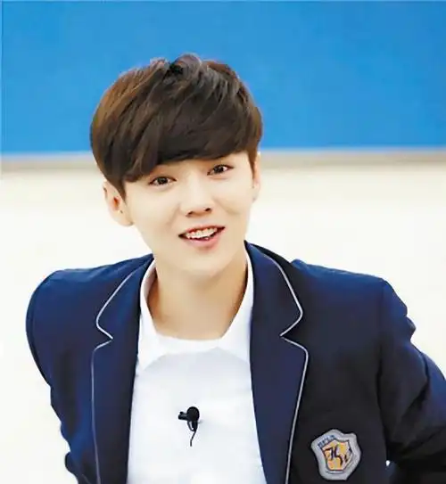 34岁鹿晗带货引热议,脸肿成"老嫂子",网友:撞脸65岁刘雪华