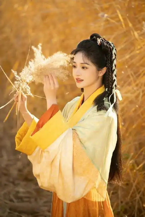 周洁琼拍摄的古装写真大片