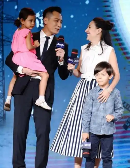 章子怡沙滩照章子怡和秦昊是同学