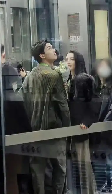 你磕过几对?|热巴|吴磊|电梯_新浪新闻