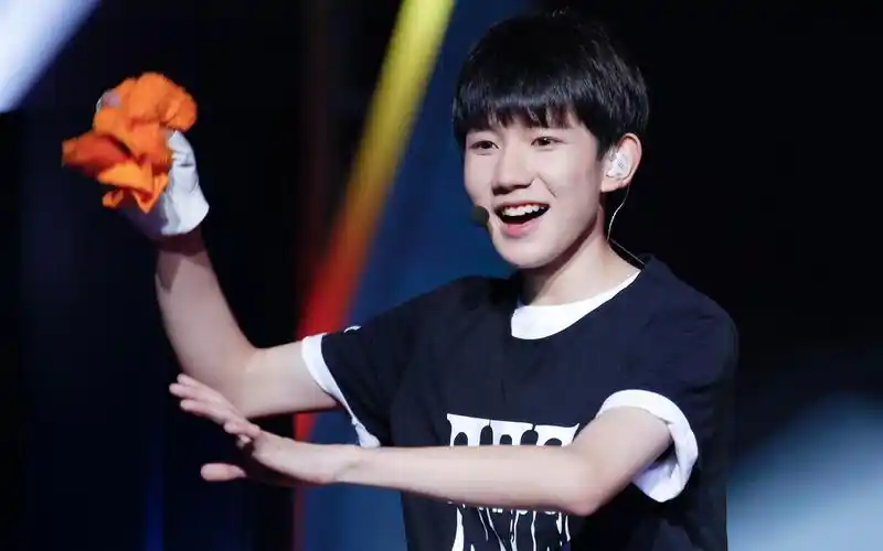 tfboys王源演唱会高清图片桌面壁纸