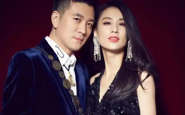 黄圣依那边刚坐飞机去巴黎时装周,丈夫杨子这边就上热搜,不过却并不是