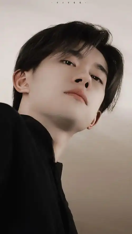 易烊千玺阿玛尼美妆全球品牌代言人