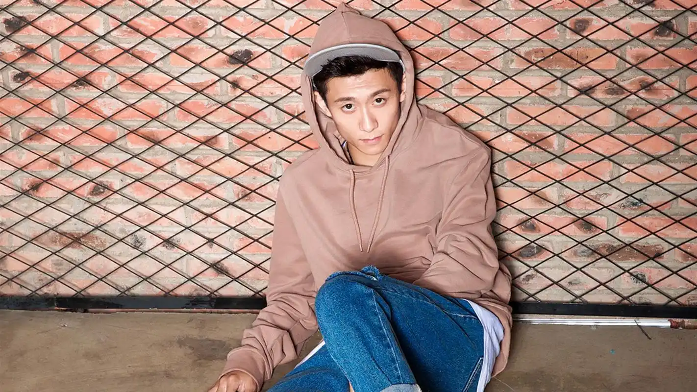 张一山时尚痞帅杂志写真图片桌面壁纸