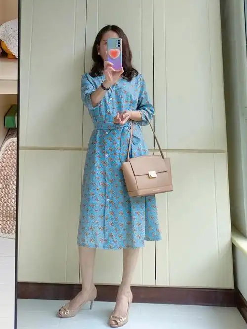 50岁妈妈日常穿搭浪漫烟火印花茶歇裙