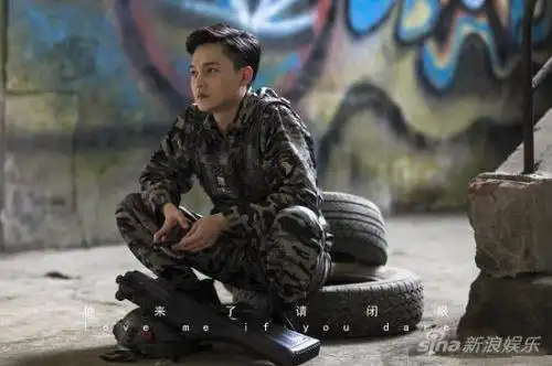 尹正《他来了,请闭眼》剧照