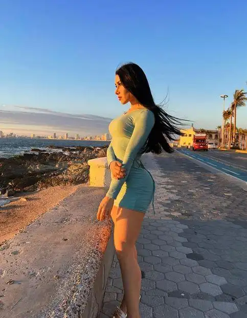 14岁少女身材发育过猛被网友质疑太早熟